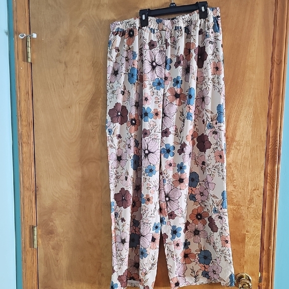 SHEIN Pants - SHEIN Curve Tan Floral Elastic-Waist Pants